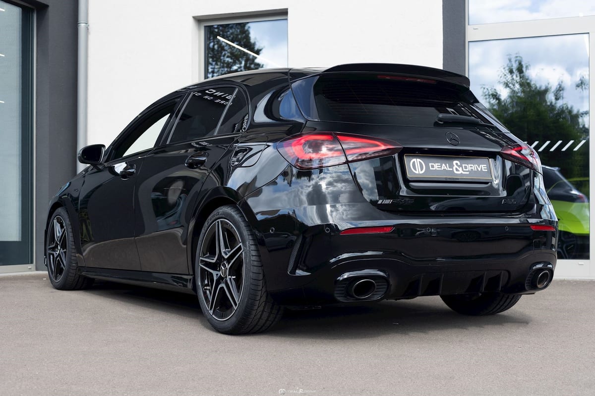 A 35 AMG 4MATIC+ - KOSMOS BLACK METALLIC — photo 3/15