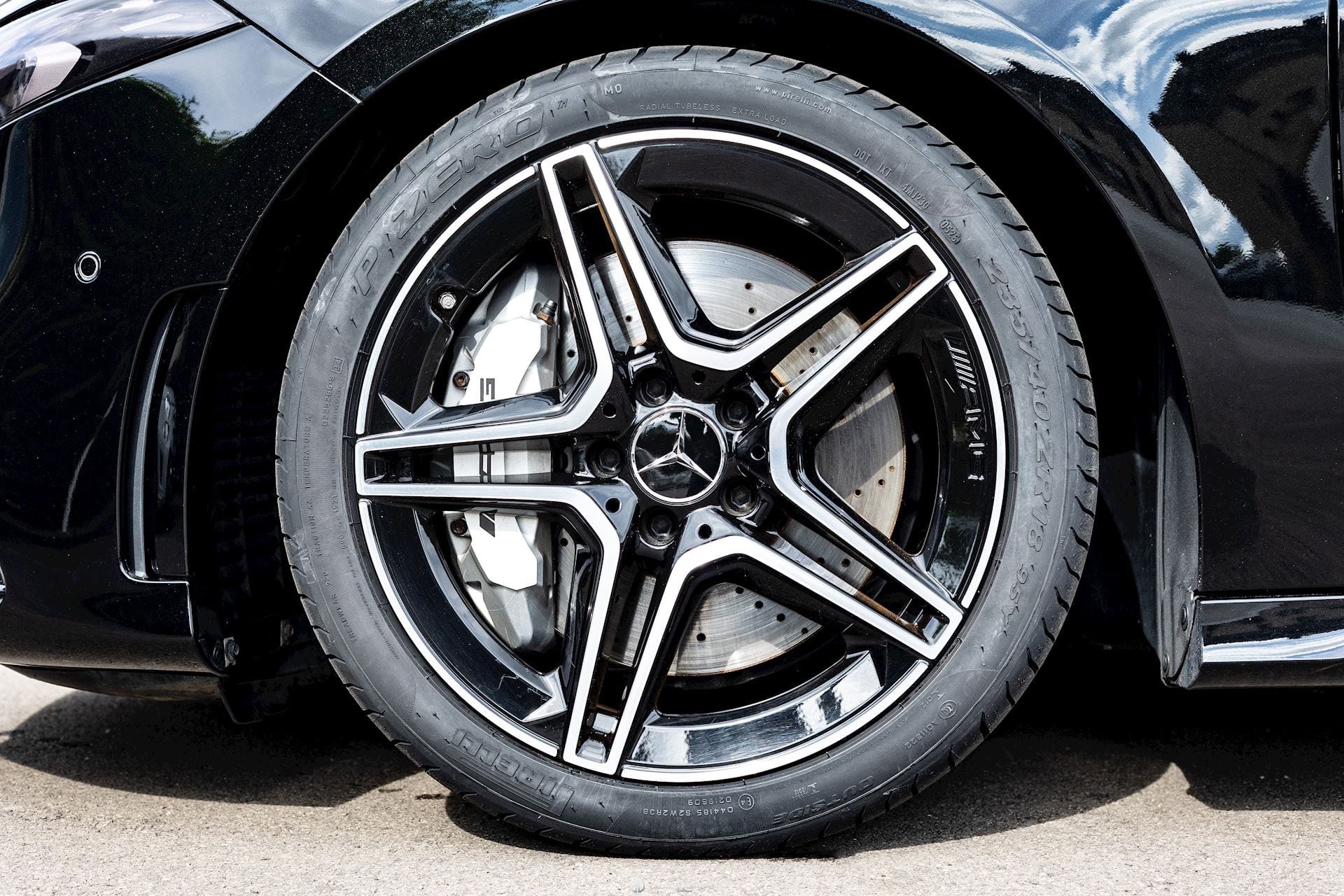 A 35 AMG 4MATIC+ - KOSMOS BLACK METALLIC — photo 8/15