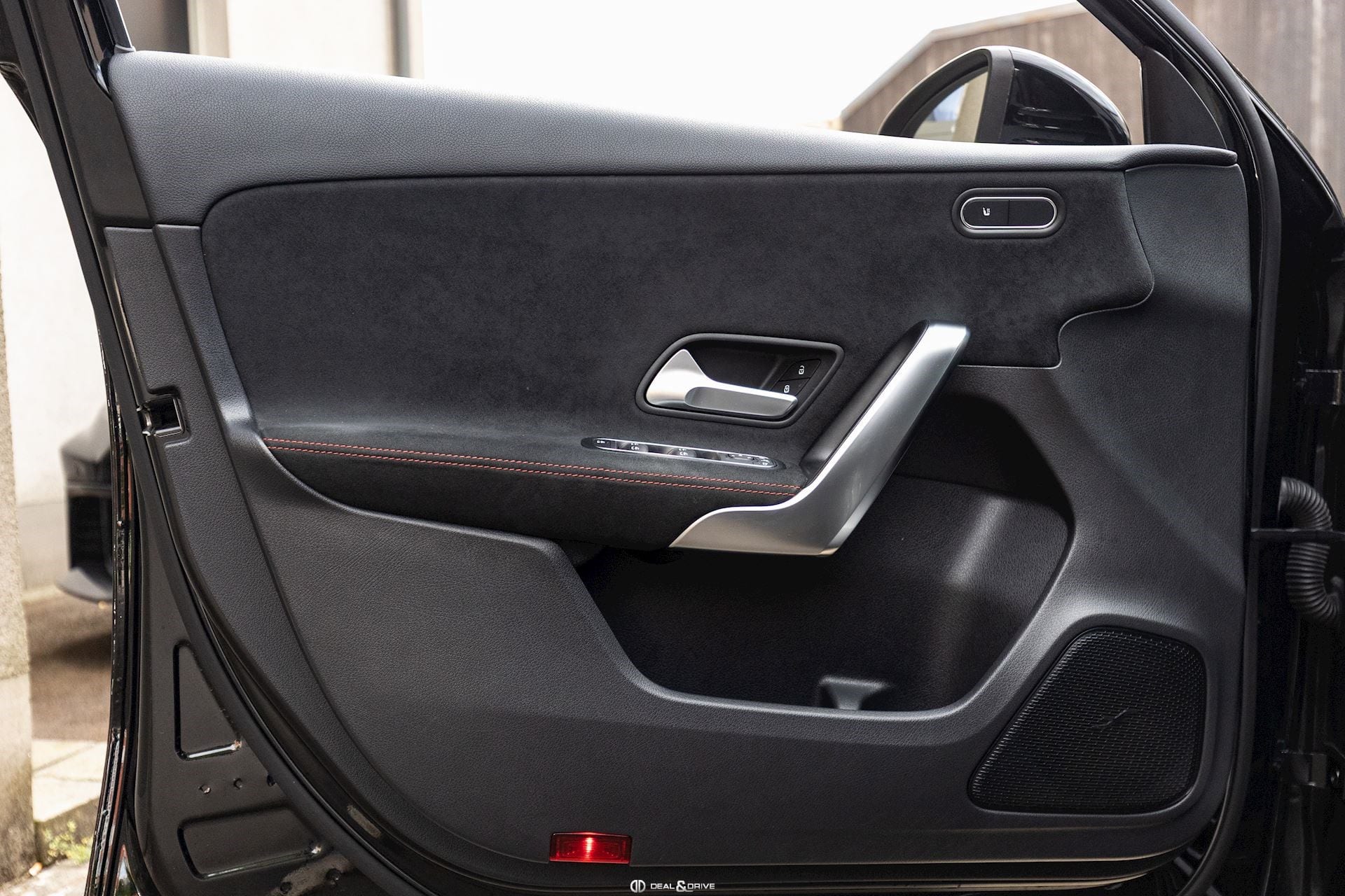A 35 AMG 4MATIC+ - KOSMOS BLACK METALLIC — photo 9/15