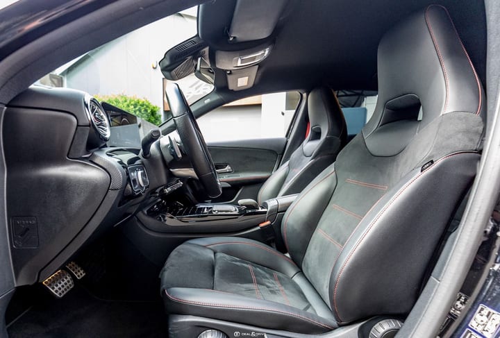 A 35 AMG 4MATIC+ - KOSMOS BLACK METALLIC — photo 12/15