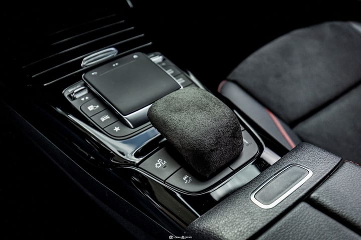 A 35 AMG 4MATIC+ - KOSMOS BLACK METALLIC — photo 15/15