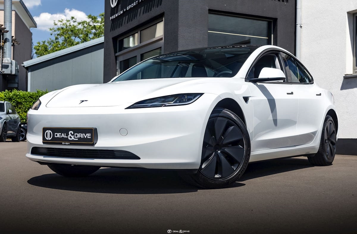 MODEL 3 HIGHLAND RWD - AUTOPILOT — photo 1/15