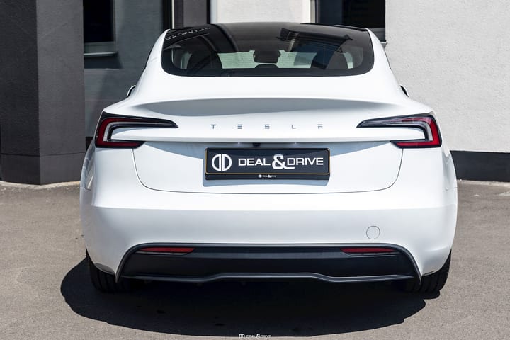 MODEL 3 HIGHLAND RWD - AUTOPILOT — photo 4/15