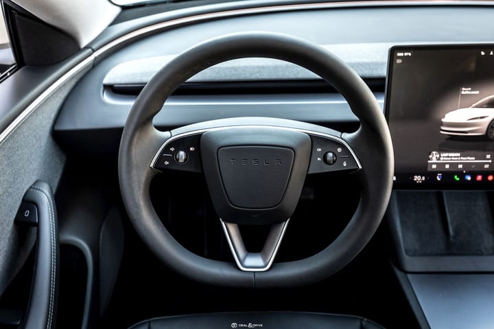 MODEL 3 HIGHLAND RWD - AUTOPILOT — photo 14/15