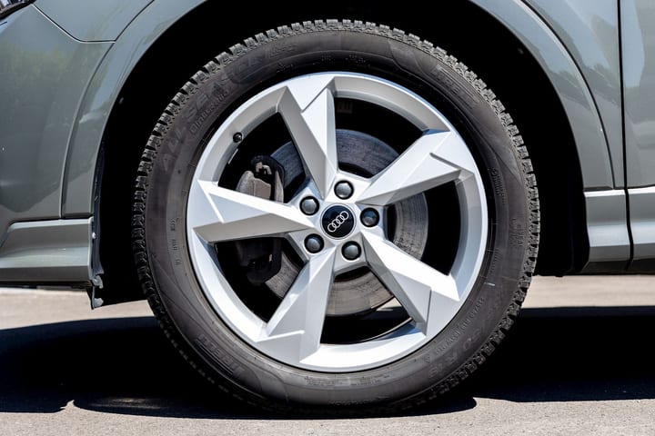 Q3 45 2.0 TFSI (245 CH) QUATTRO S-TRONIC S-LINE – CHRONOS GREY — photo 8/15