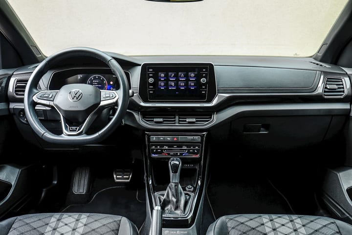 T-CROSS 1.5 TSI 150 DSG R-LINE — photo 14/15