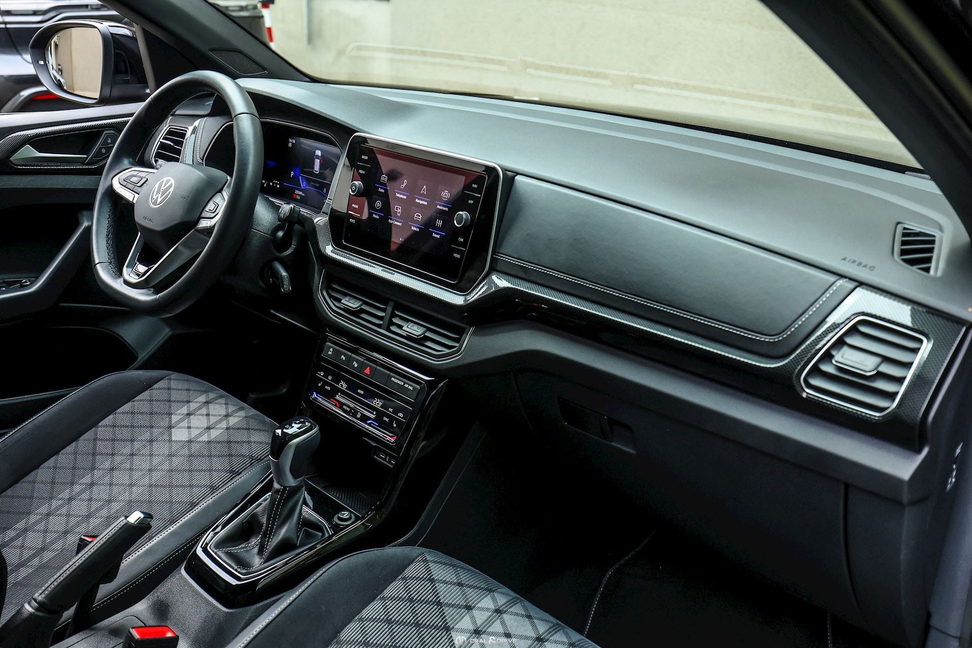 T-CROSS 1.5 TSI 150 DSG R-LINE — photo 15/15